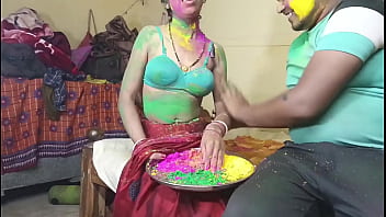 Primeira vez que o festival indiano Holi comemora com a esposa do vizinho