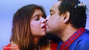Красивая индийская пара занимается романтическим сексом в первую ночь