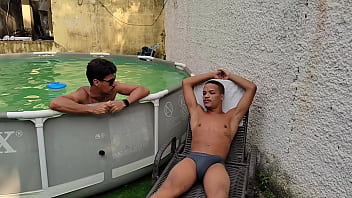 Friends took a bath in the pool and ended up having sex right there, bareback sex