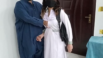 義父に犯されるデシ系パキスタン人女子校生