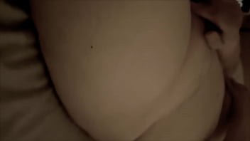 Настоящая милфа в любительском видео мастурбирует и приближается к мощному оргазму