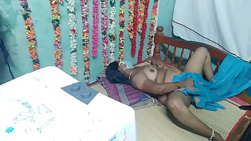 Vídeo de verdadeiro marido e mulher de uma aldeia indiana fazendo sexo no quarto