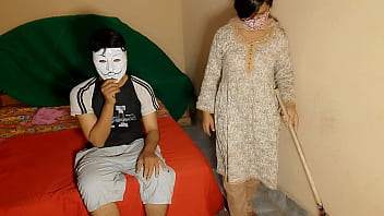 インド人メイドが家主に犯される、ヒンディー語アナルセックス動画