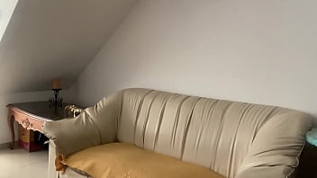 Ficken auf der Couch mit Strapon