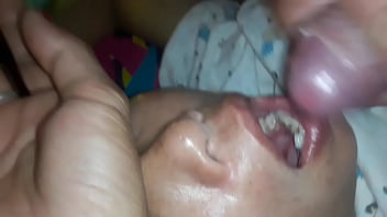 Азиатская подруга со спермой в рот в любительском видео 2