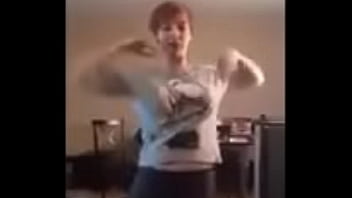 Lisa Lou Who dancing like a bitch