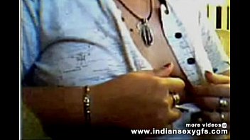 Indian Geetha bhabhi boobs expose her asset front of cam - indiansexygfs.com