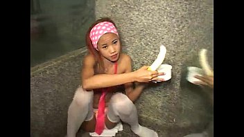 Мне тайской девушке tia 18 нравится сосать банан